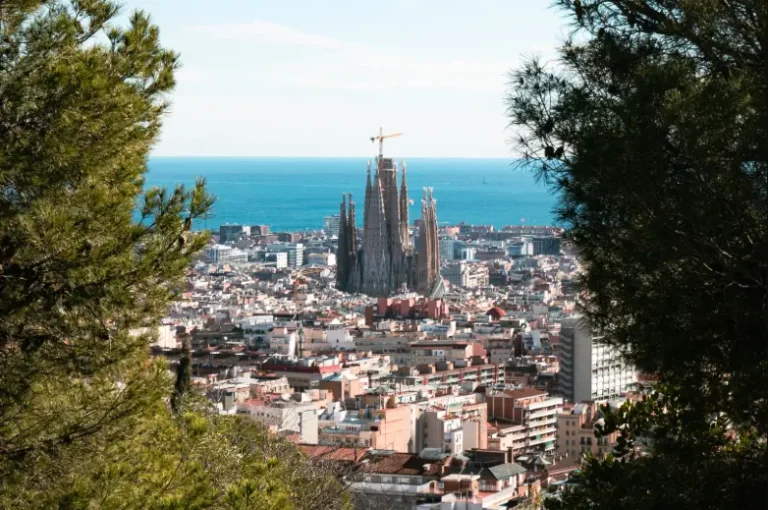 Vista panorámica de Barcelona con la Sagrada Família