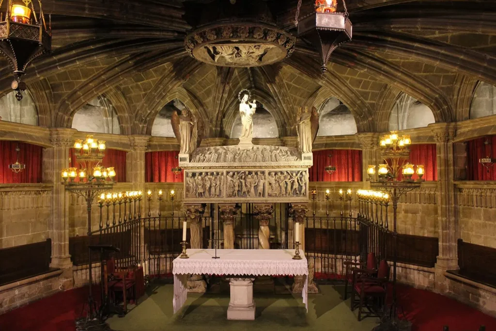 Sepulcro de Santa Eulàlia en la cripta de la Catedral de Barcelona