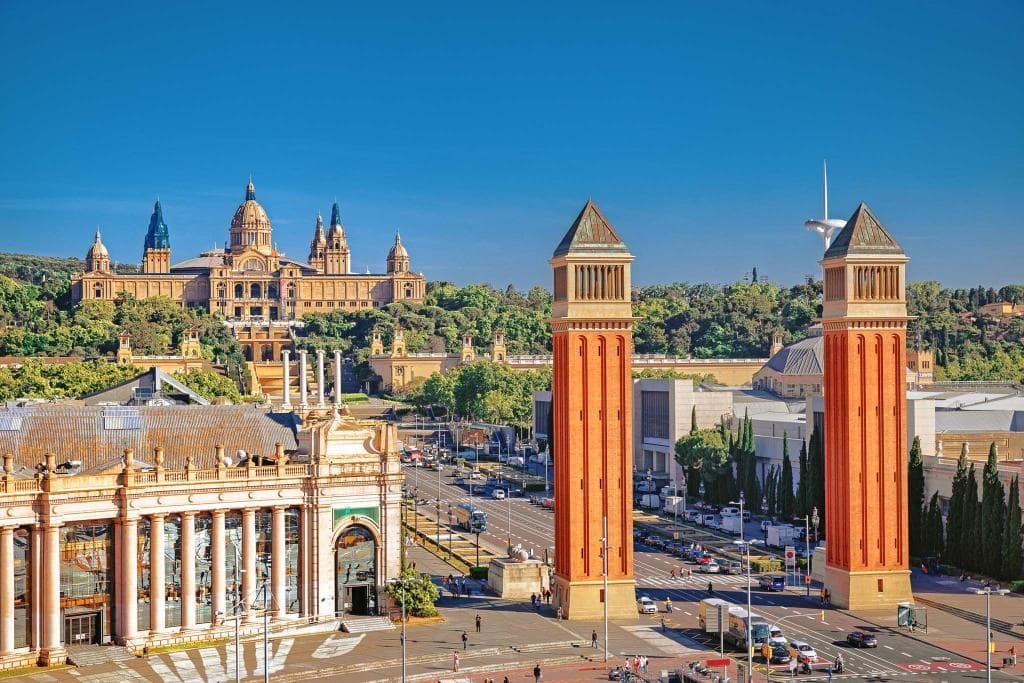 Vista panorámica de Barcelona desde Montjuïc junto al Palau Nacional
