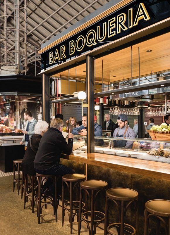 Zona de bares para comer en el Mercat de la Boqueria