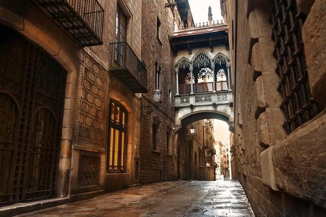 Pont del Bisbe en el Barri Gòtic de Barcelona